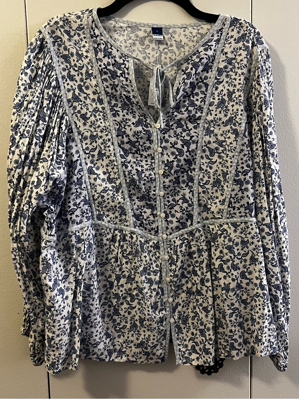 Old Navy White and Navy Floral Button-Front Peplum Blouse (Size 2X) NWT